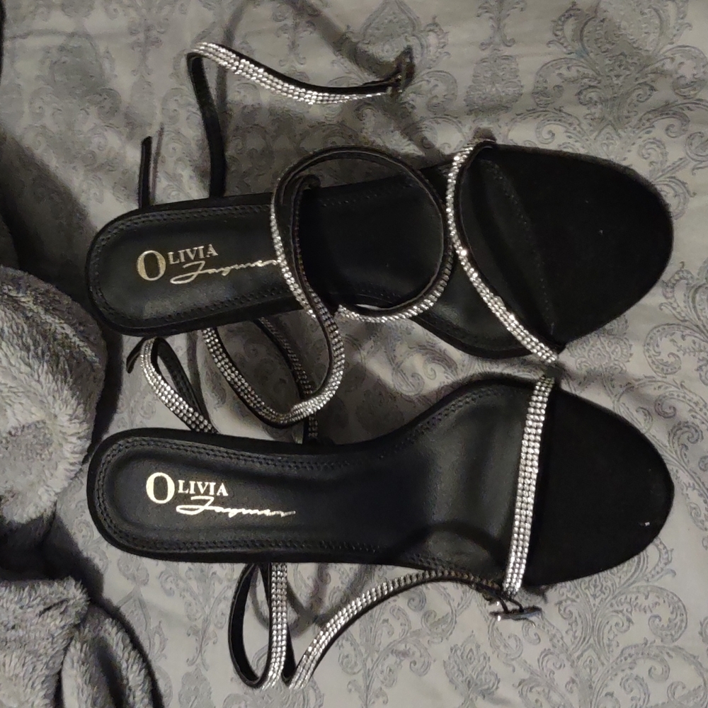 Black strapy Heels 7
